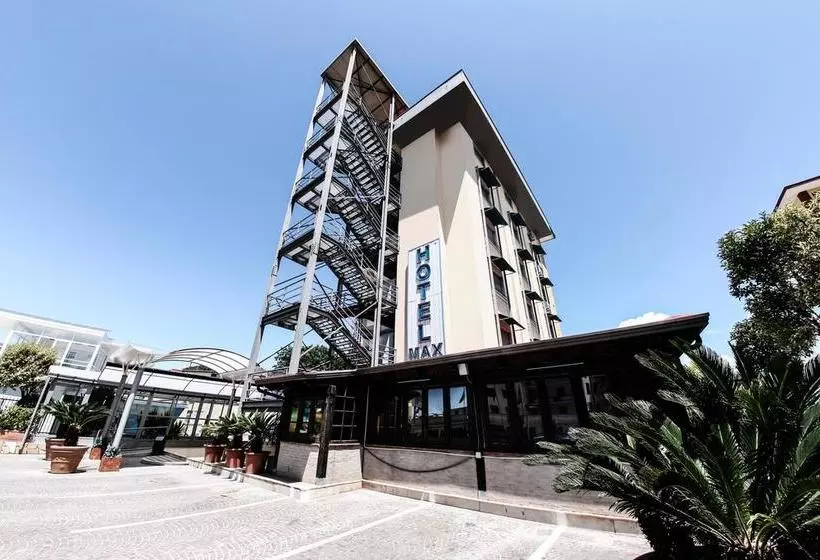 Отель Max