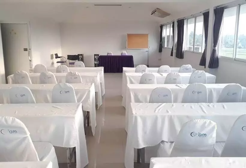 בית מלון כפרי Phet Cha Am Plaza & Resort