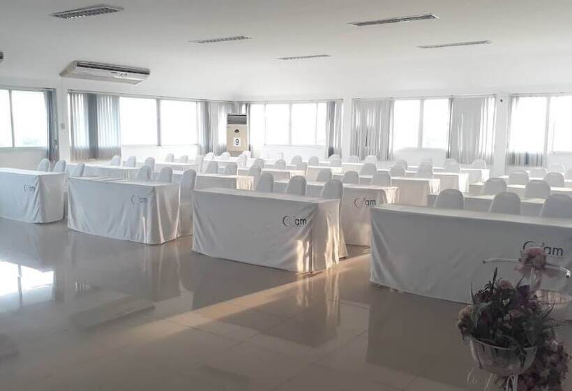 Otel Phet Cha Am Plaza & Resort