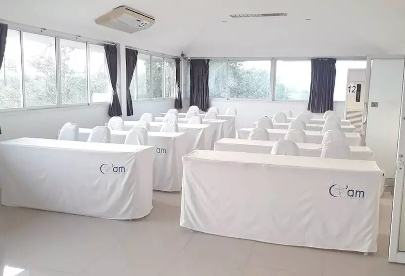 בית מלון כפרי Phet Cha Am Plaza & Resort