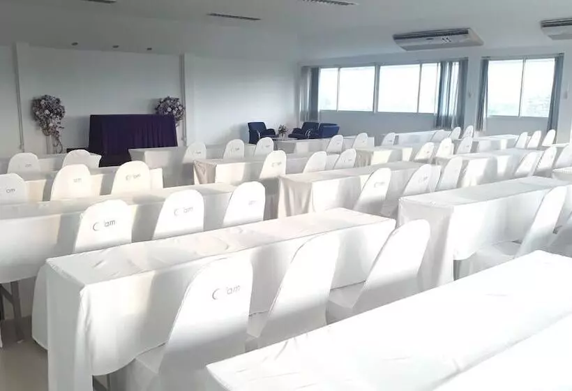 בית מלון כפרי Phet Cha Am Plaza & Resort