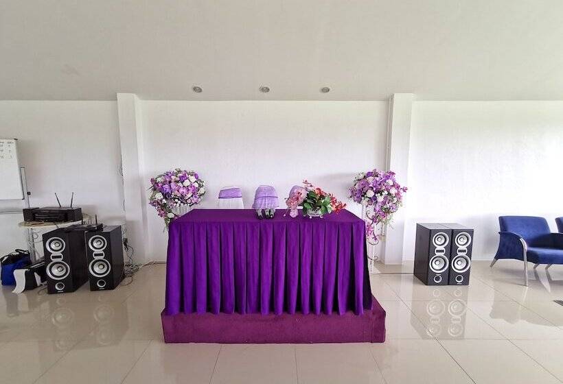 Otel Phet Cha Am Plaza & Resort