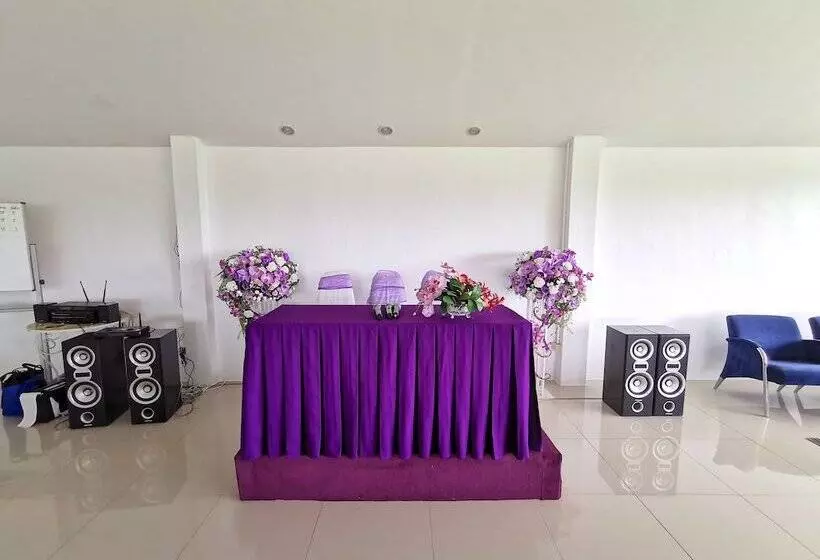 בית מלון כפרי Phet Cha Am Plaza & Resort