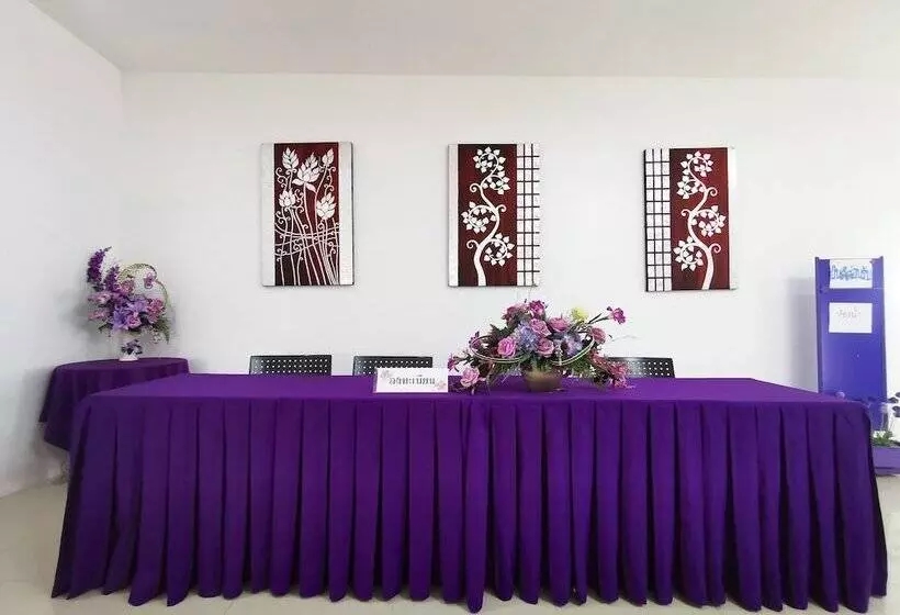 בית מלון כפרי Phet Cha Am Plaza & Resort