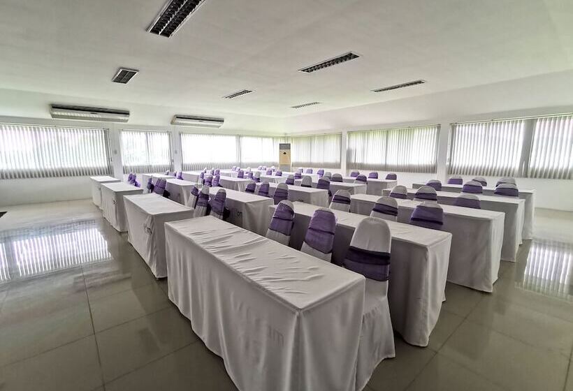 Otel Phet Cha Am Plaza & Resort