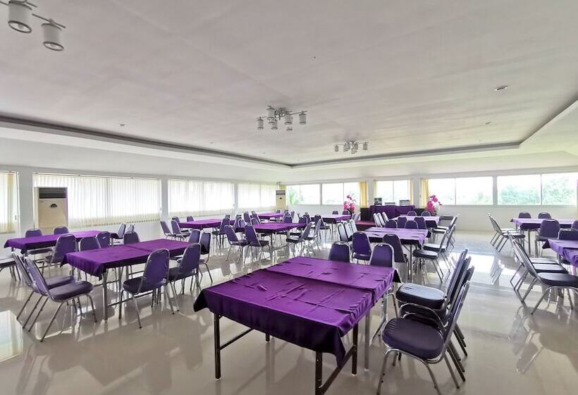 Otel Phet Cha Am Plaza & Resort