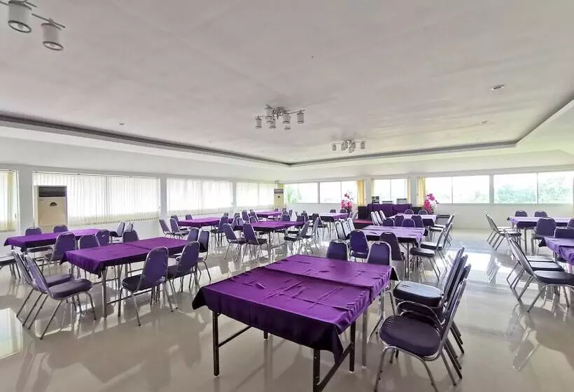 בית מלון כפרי Phet Cha Am Plaza & Resort