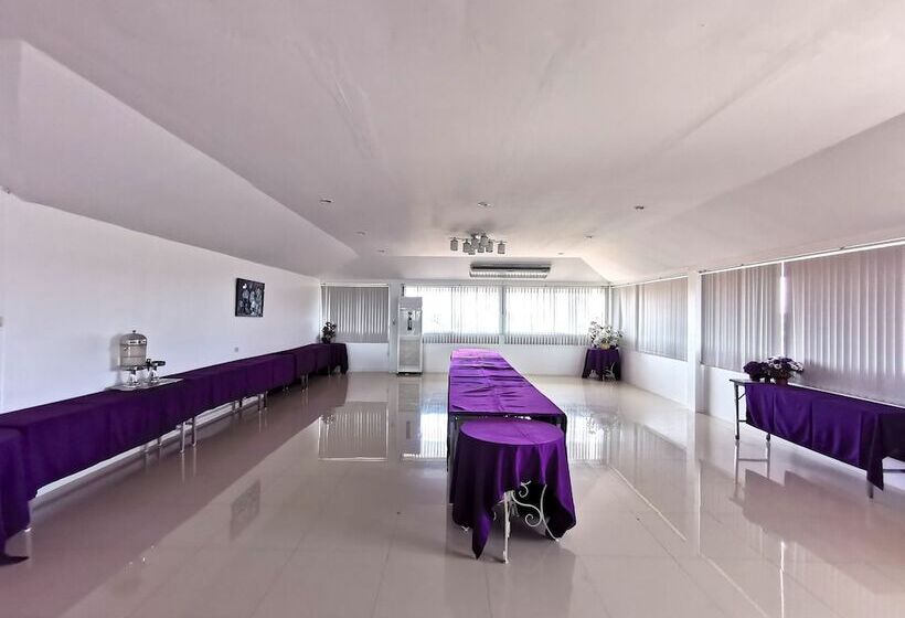 Otel Phet Cha Am Plaza & Resort