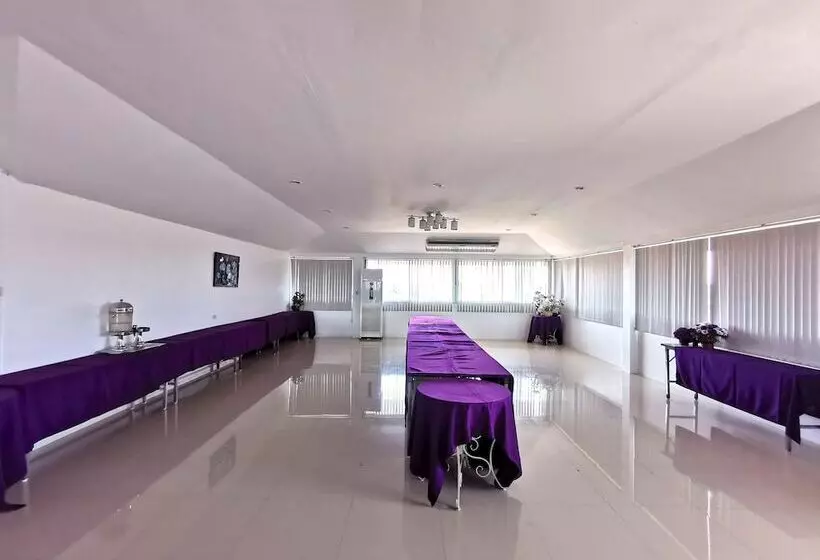 בית מלון כפרי Phet Cha Am Plaza & Resort