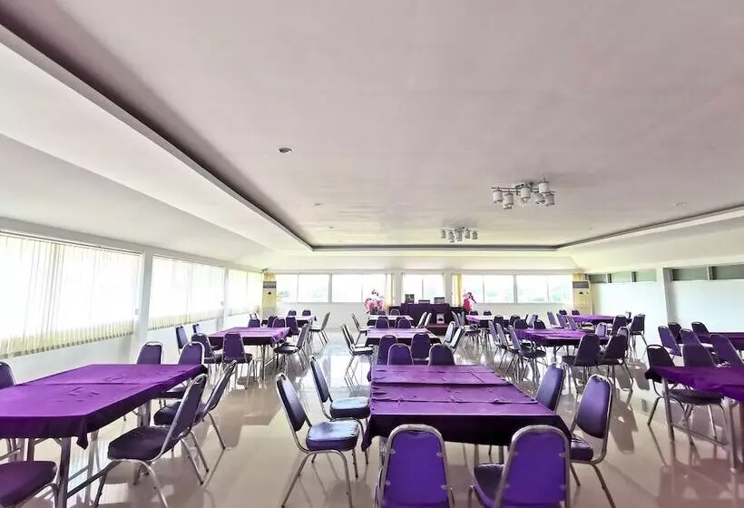 בית מלון כפרי Phet Cha Am Plaza & Resort