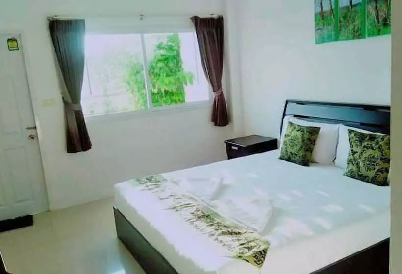 בית מלון כפרי Phet Cha Am Plaza & Resort