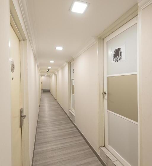 בית מלון כפרי Swing & Pillows At Usj Taipan