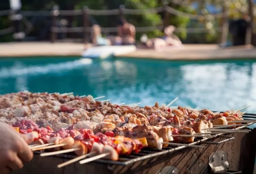 Shiralea Backpackers Resort