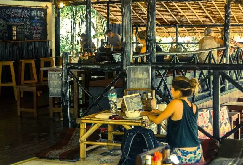 Shiralea Backpackers Resort