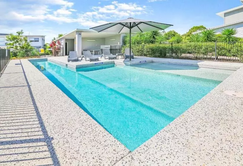 Direct Collective Breeze On Brightwater