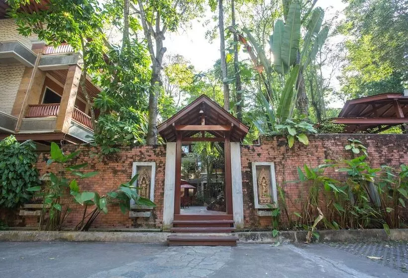 Отель 100 Islands Resort & Spa