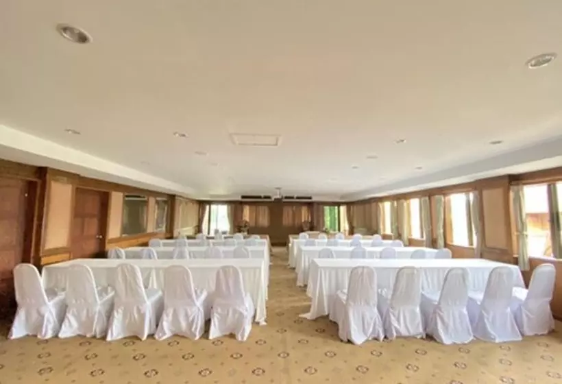 Отель 100 Islands Resort & Spa