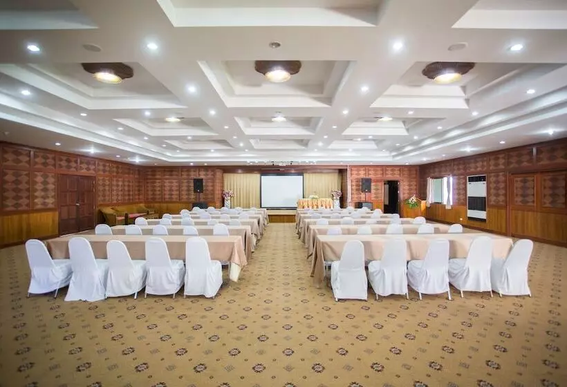 Отель 100 Islands Resort & Spa