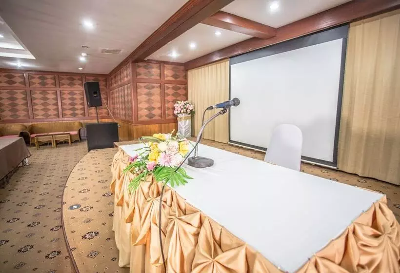 酒店 100 Islands Resort & Spa