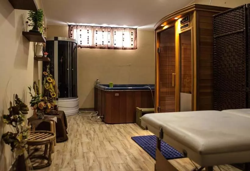 هتل Agriturismo Monticelli