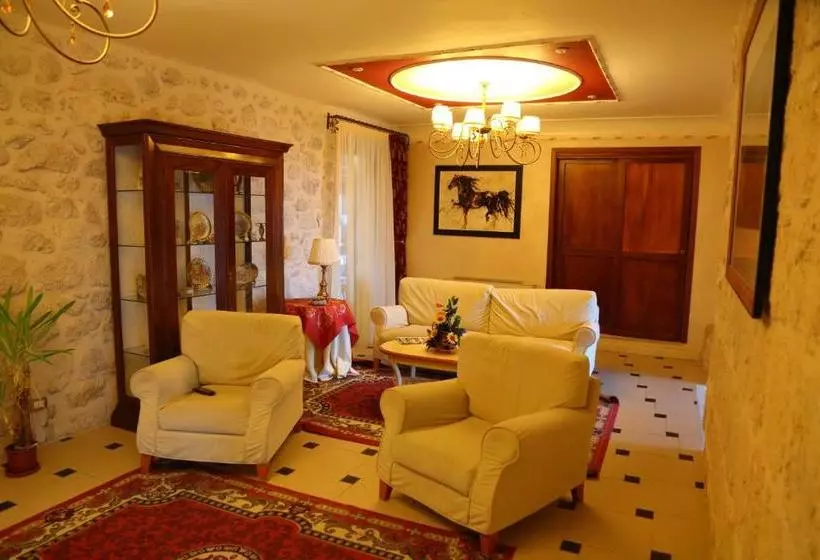 هتل Agriturismo Monticelli