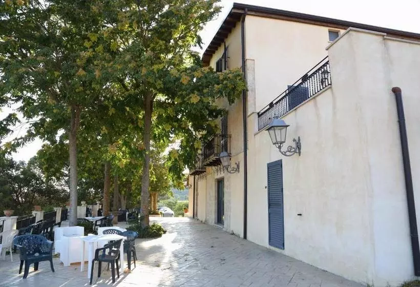 هتل Agriturismo Monticelli