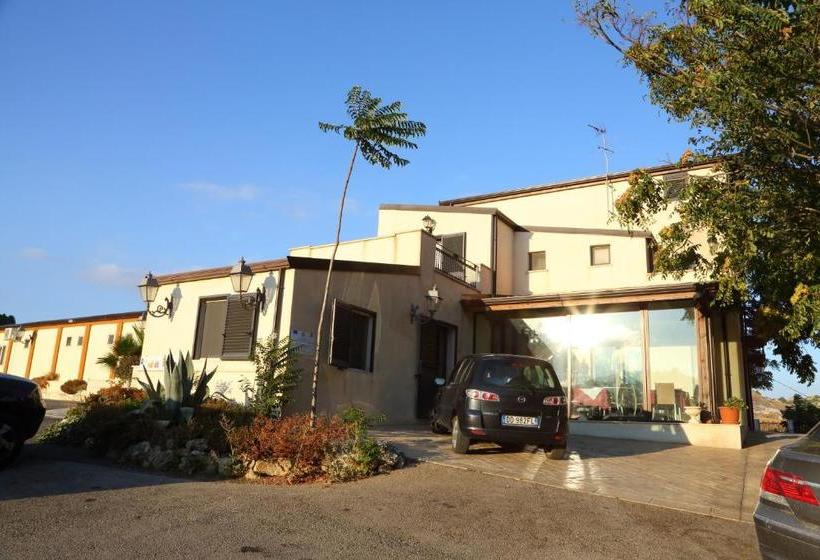 בית מלון כפרי Agriturismo Monticelli