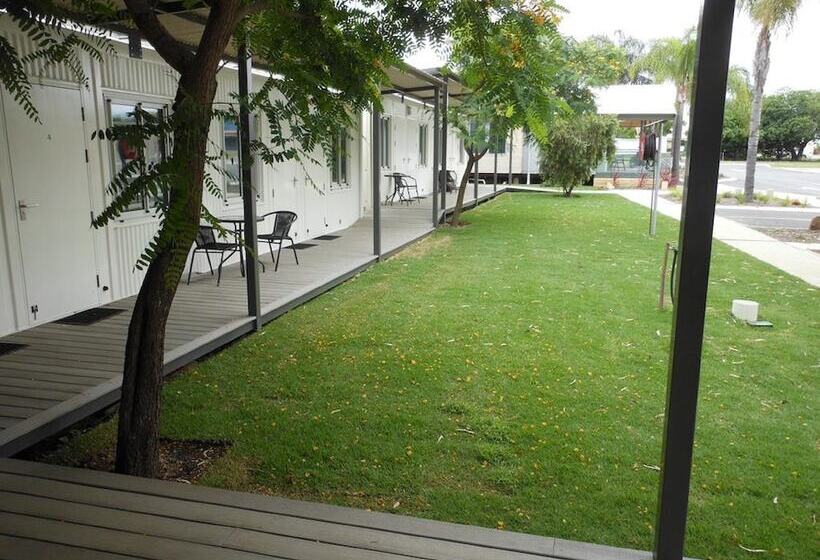 בית מלון כפרי Big4 Perth Midland Tourist Park