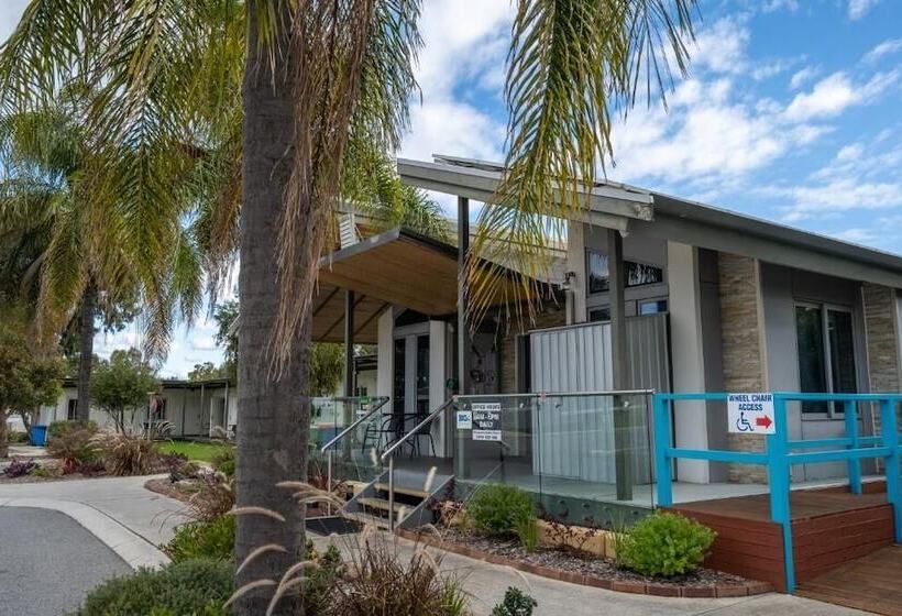 בית מלון כפרי Big4 Perth Midland Tourist Park