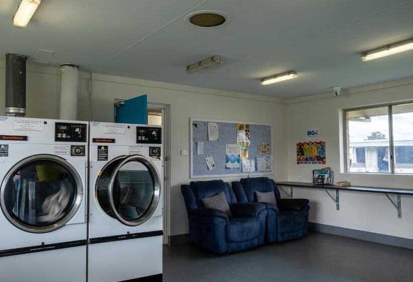 בית מלון כפרי Big4 Perth Midland Tourist Park