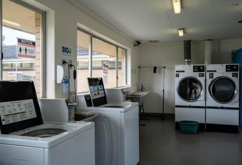 בית מלון כפרי Big4 Perth Midland Tourist Park