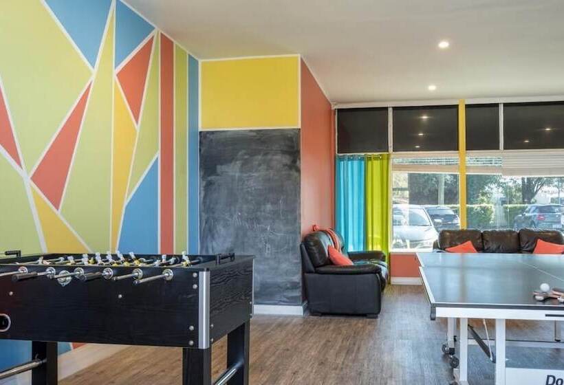 בית מלון כפרי Big4 Perth Midland Tourist Park