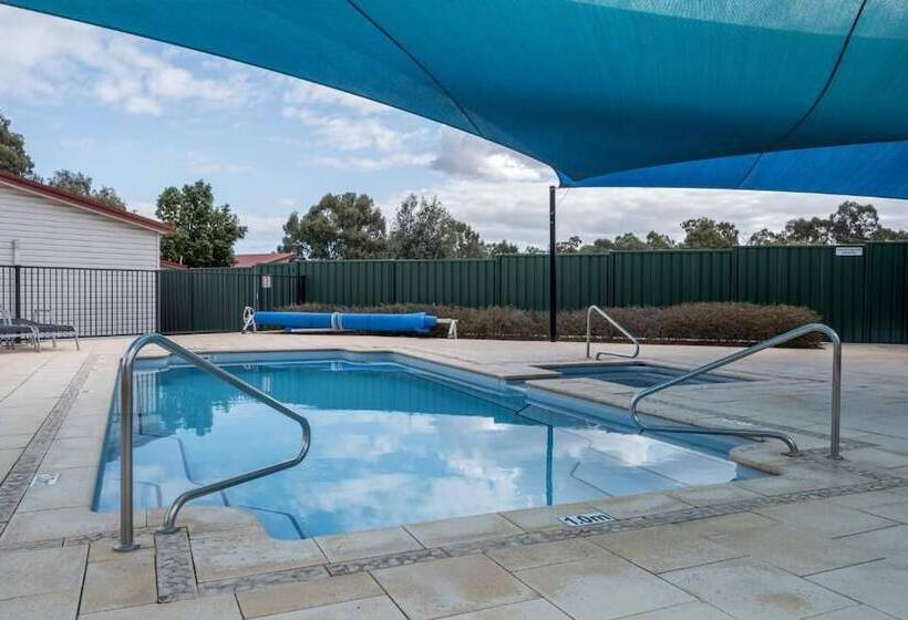 בית מלון כפרי Big4 Perth Midland Tourist Park