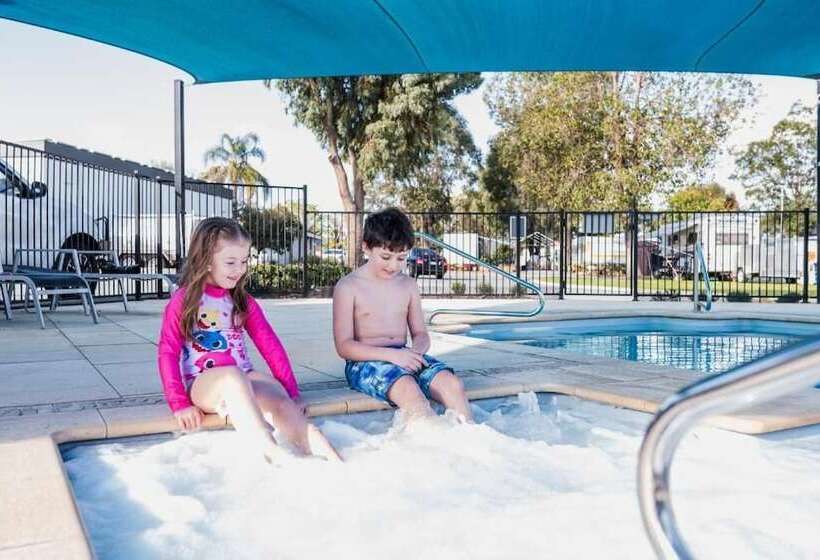 בית מלון כפרי Big4 Perth Midland Tourist Park