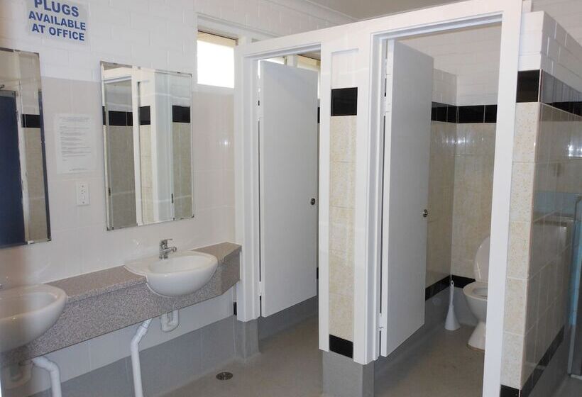 בית מלון כפרי Big4 Perth Midland Tourist Park