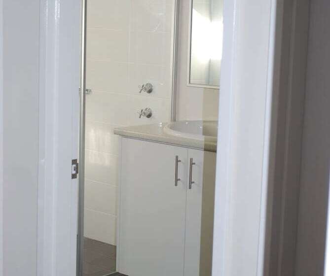 בית מלון כפרי Big4 Perth Midland Tourist Park