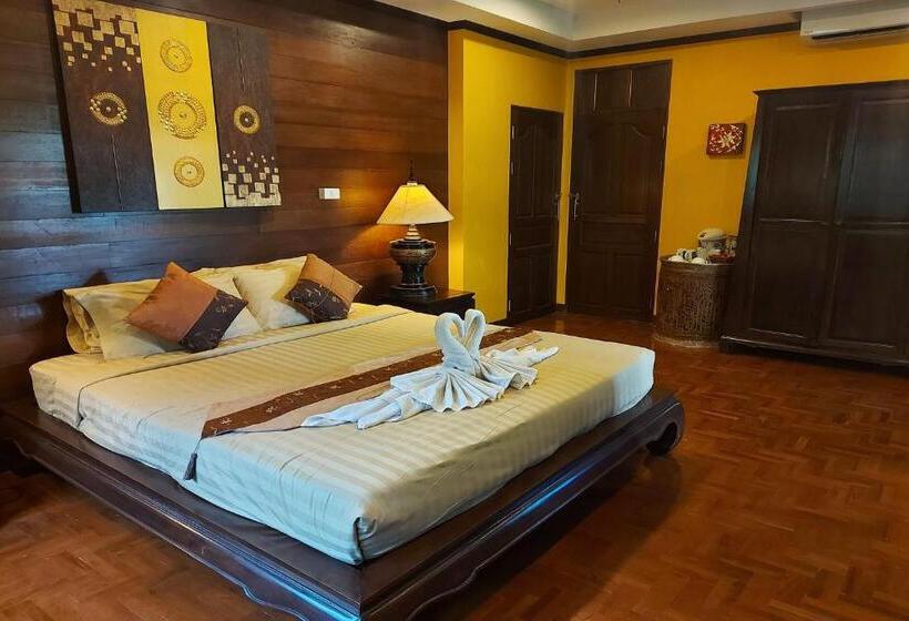 Baan Chai Thung Resort