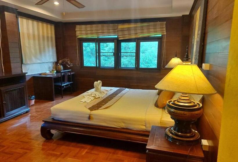 Baan Chai Thung Resort