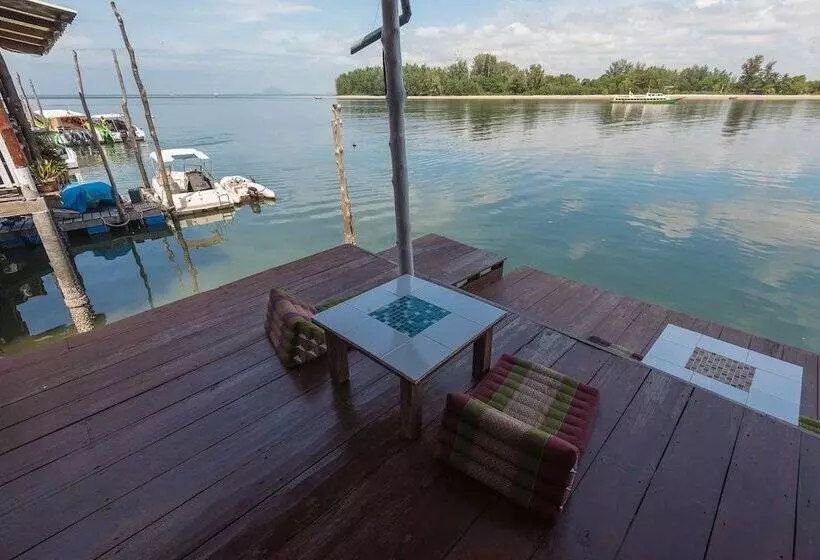 Sincere Guest House & Restaurant   Hostel