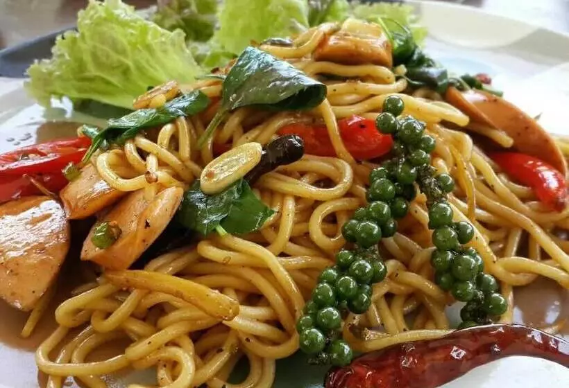 Sincere Guest House & Restaurant   Hostel