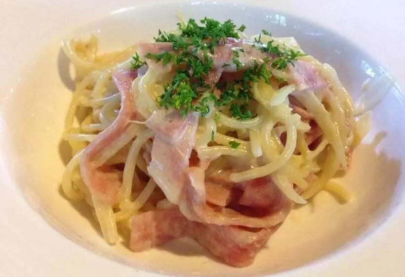 Sincere Guest House & Restaurant   Hostel