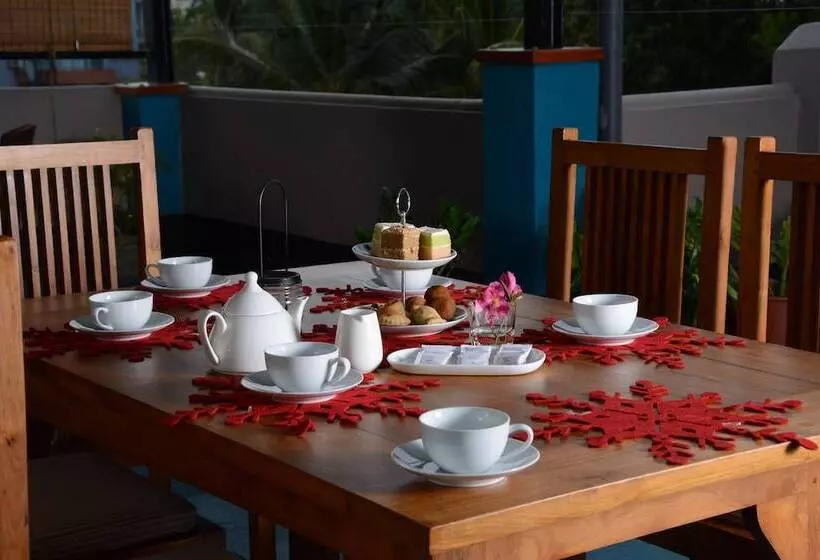 تختخواب و صبحانه Monsoon Suites