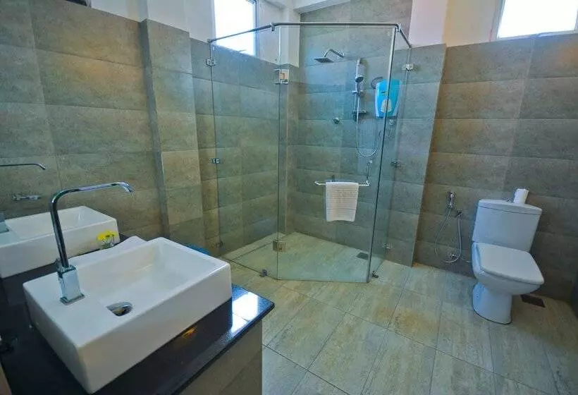 تختخواب و صبحانه Monsoon Suites