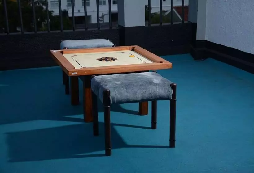 تختخواب و صبحانه Monsoon Suites