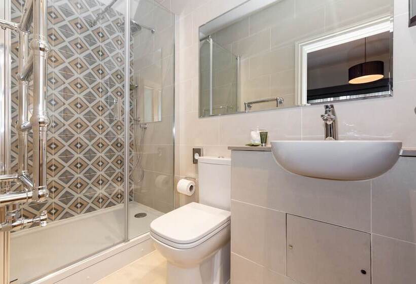 בית מלון כפרי The Old Cock Inn