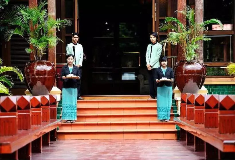 هتل Pyin Oo Lwin