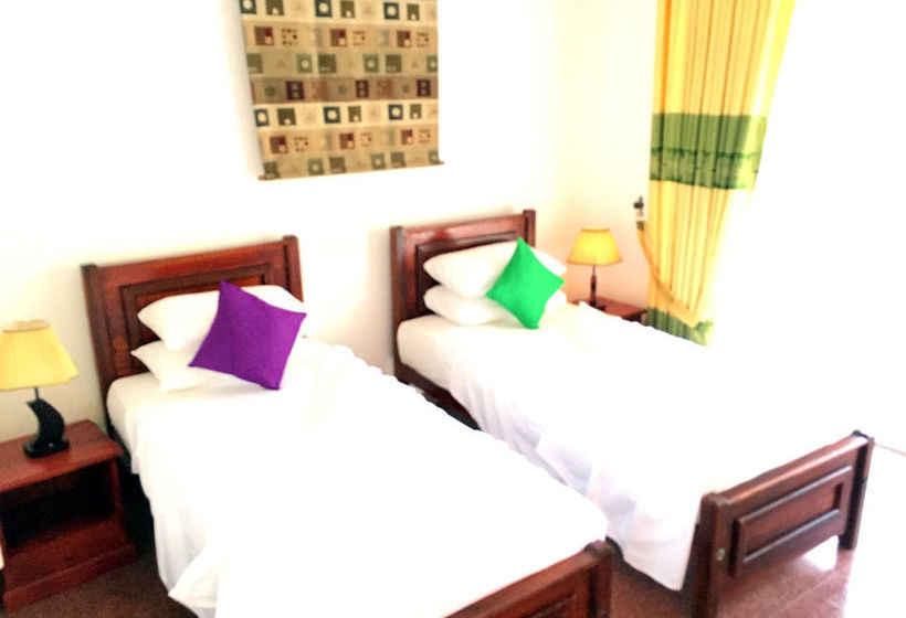 ホテル Riverside Araliya