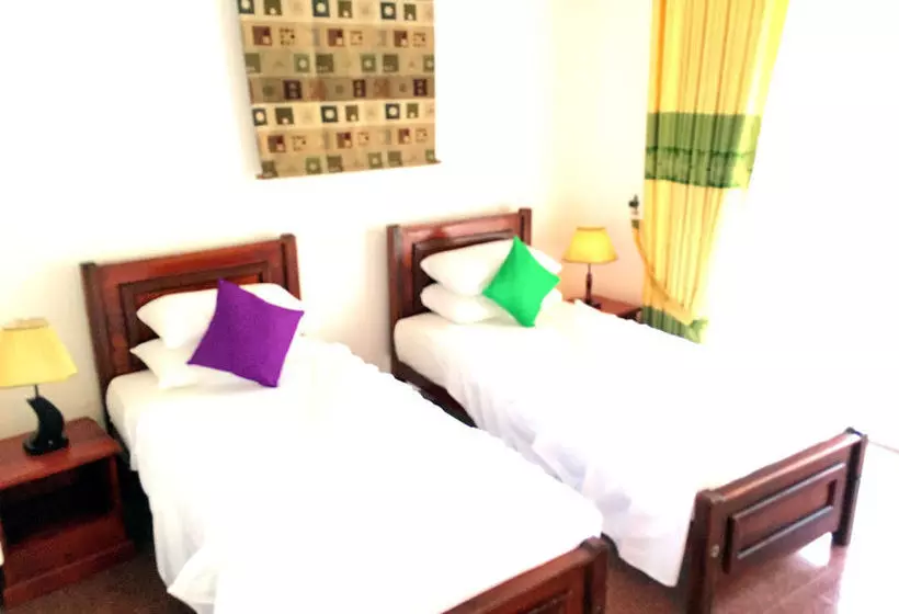 Hotel Riverside Araliya