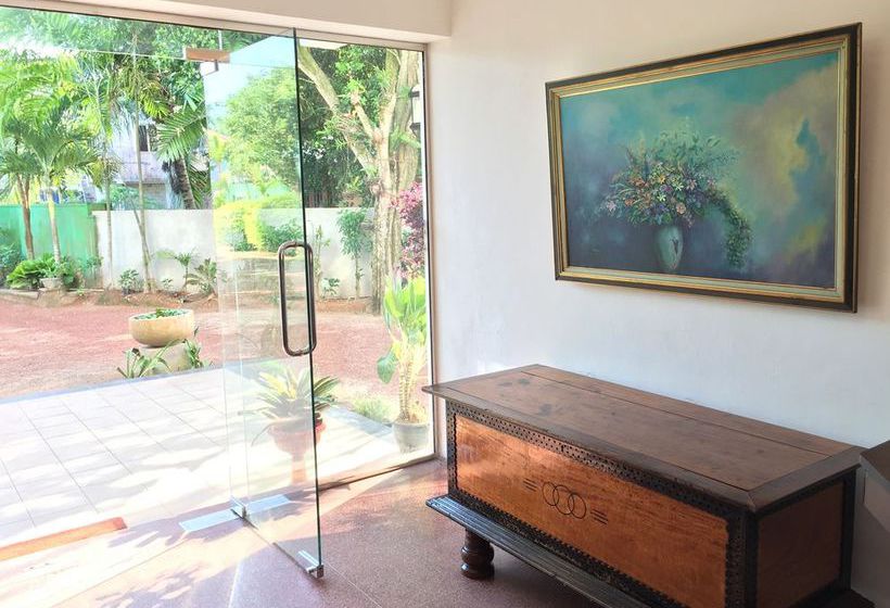 ホテル Riverside Araliya