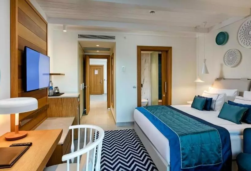 هتل Titanic Luxury Collection Bodrum